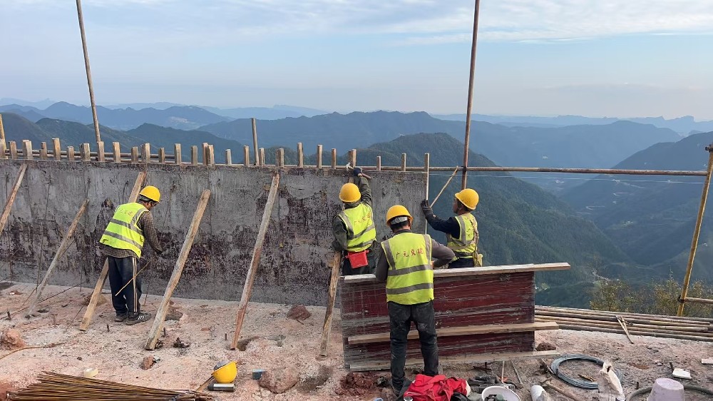 筑路修橋后，群山闊然時 ——劍閣縣下寺至利州區(qū)月壩公路項(xiàng)目（三個石至硝洞埡段）高質(zhì)量建設(shè)側(cè)記