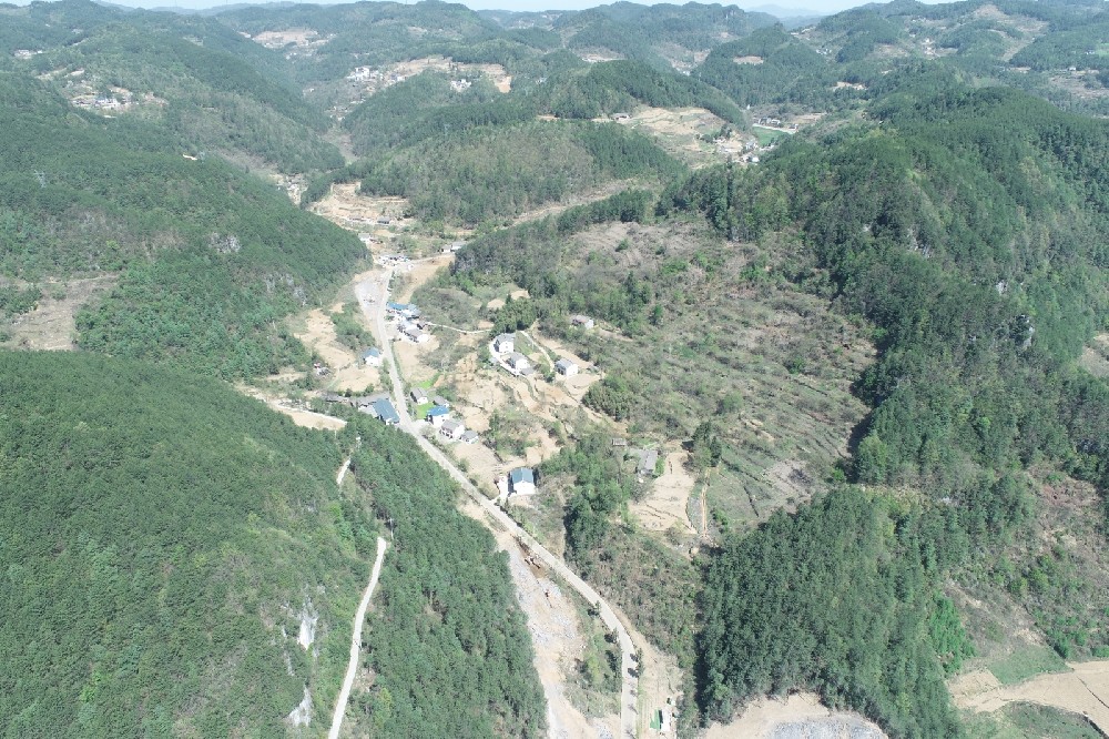 路愈寬，景愈明，可待漫慢行——朝天區(qū)曾家鎮(zhèn)（曾家場(chǎng)鎮(zhèn)至榮樂(lè)養(yǎng)生谷）段道路改建工程建設(shè)側(cè)記